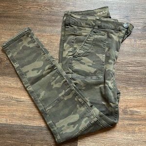 American Eagle camo jeans
